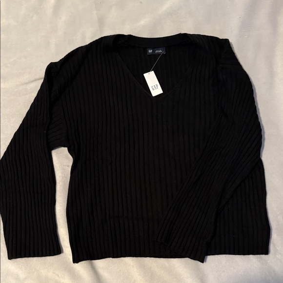 GAP women’s V-Neck Black Sweater - Picture 1 of 3